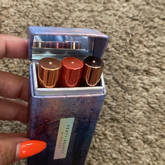 Fenty Beauty | “Frost Bunny” Metallic Eye + Lip Crayon 3-Piece Set - Picture 3 of 6